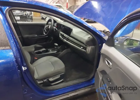 2025 Kia K4 Lxs z USA, uszkodzony, nr VIN 3KPFT4DE6SE105036